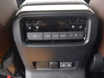 Land Cruiser 2 8 D-4D 150kW AWD First Edition