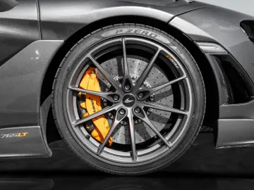 765LT Spider  Electrochromic Roof  Comfort Seats