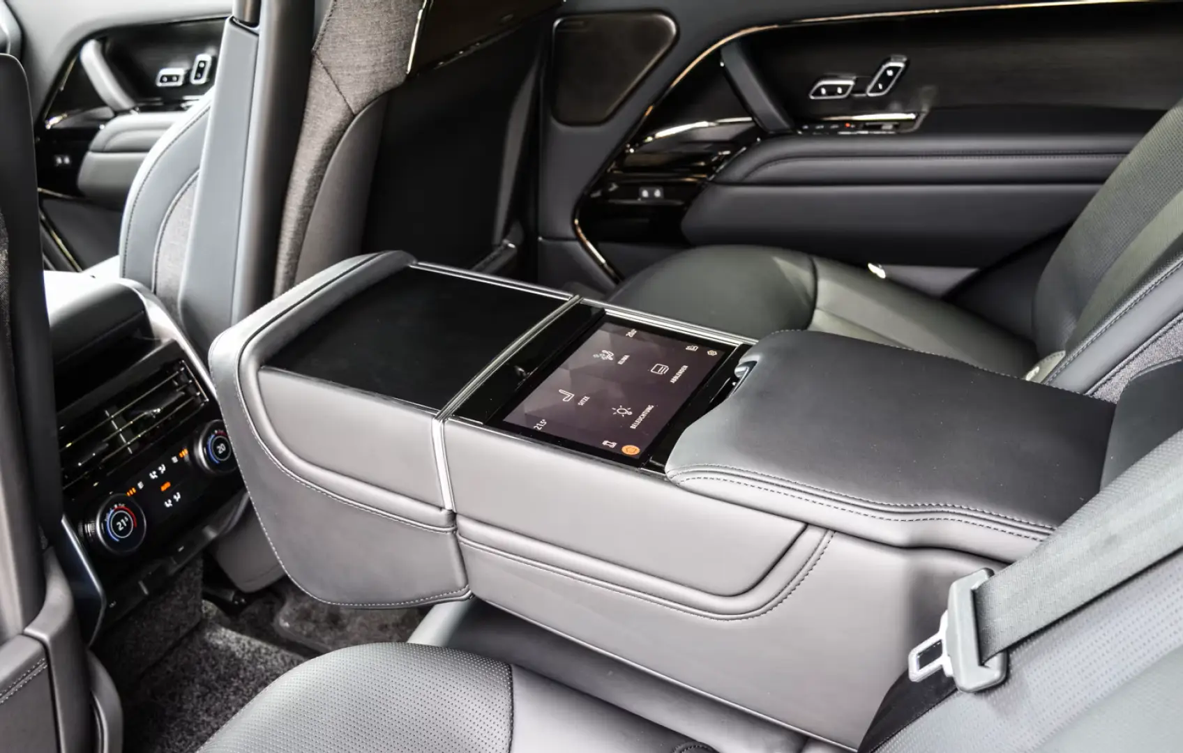 Land Rover Range Rover  SV   615 CP