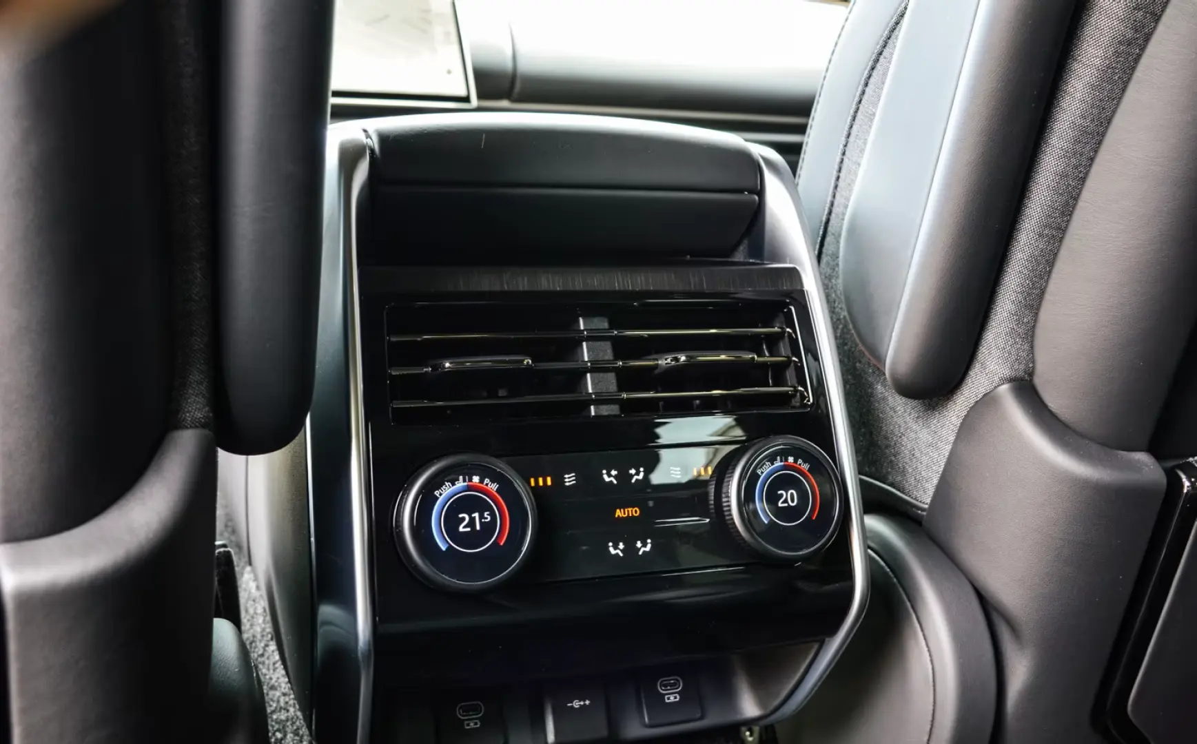 Land Rover Range Rover  SV   615 CP