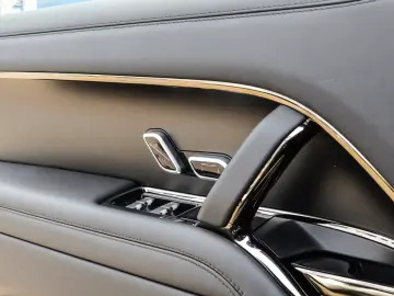 Land Rover Range Rover  SV   615 CP