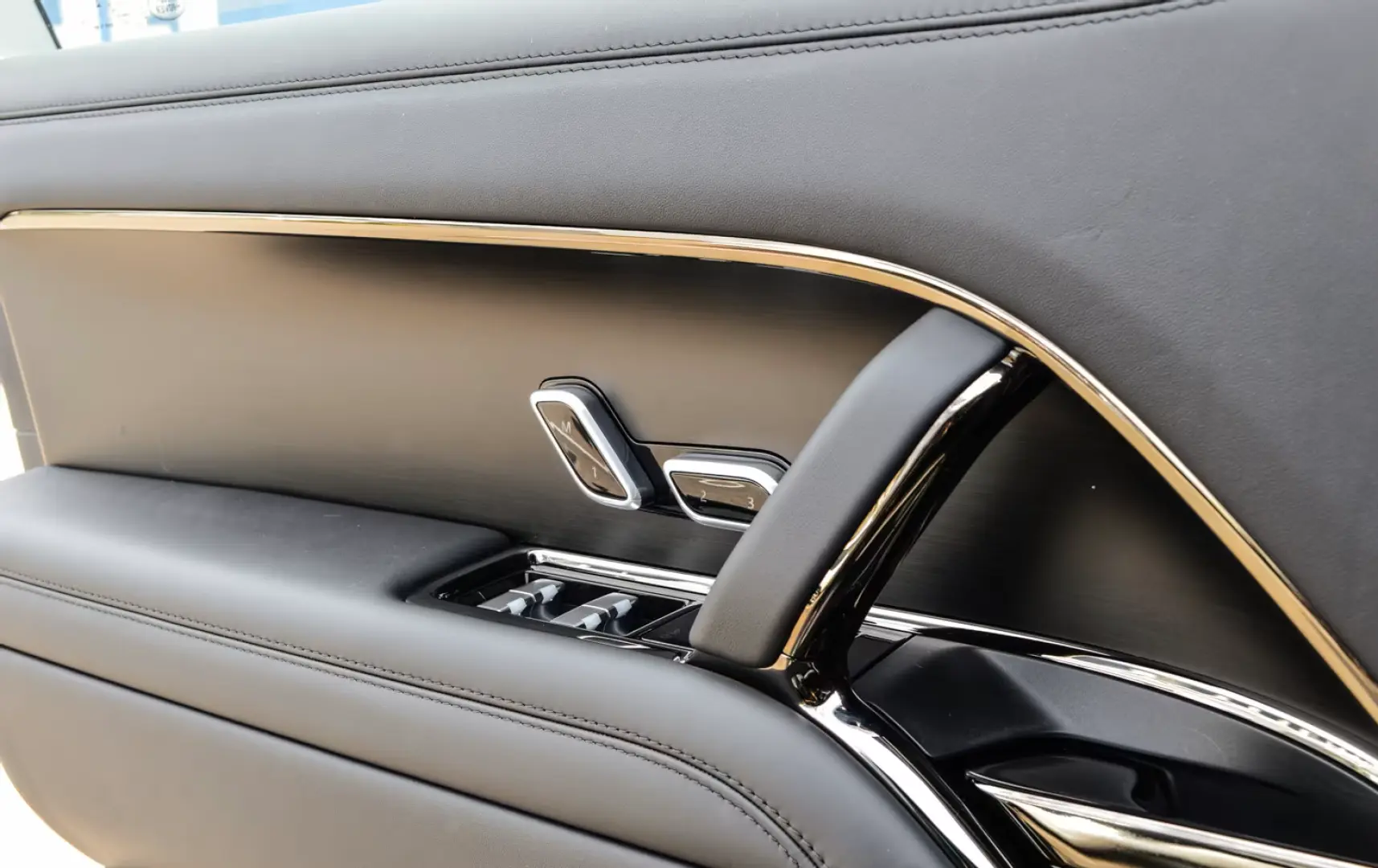 Land Rover Range Rover  SV   615 CP