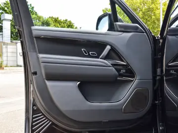 Land Rover Range Rover  SV   615 CP