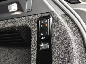 Land Rover Range Rover  SV   615 CP