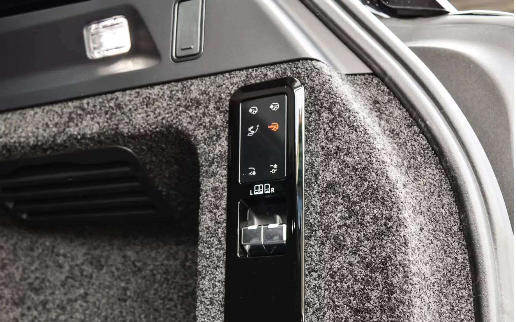 Land Rover Range Rover  SV   615 CP