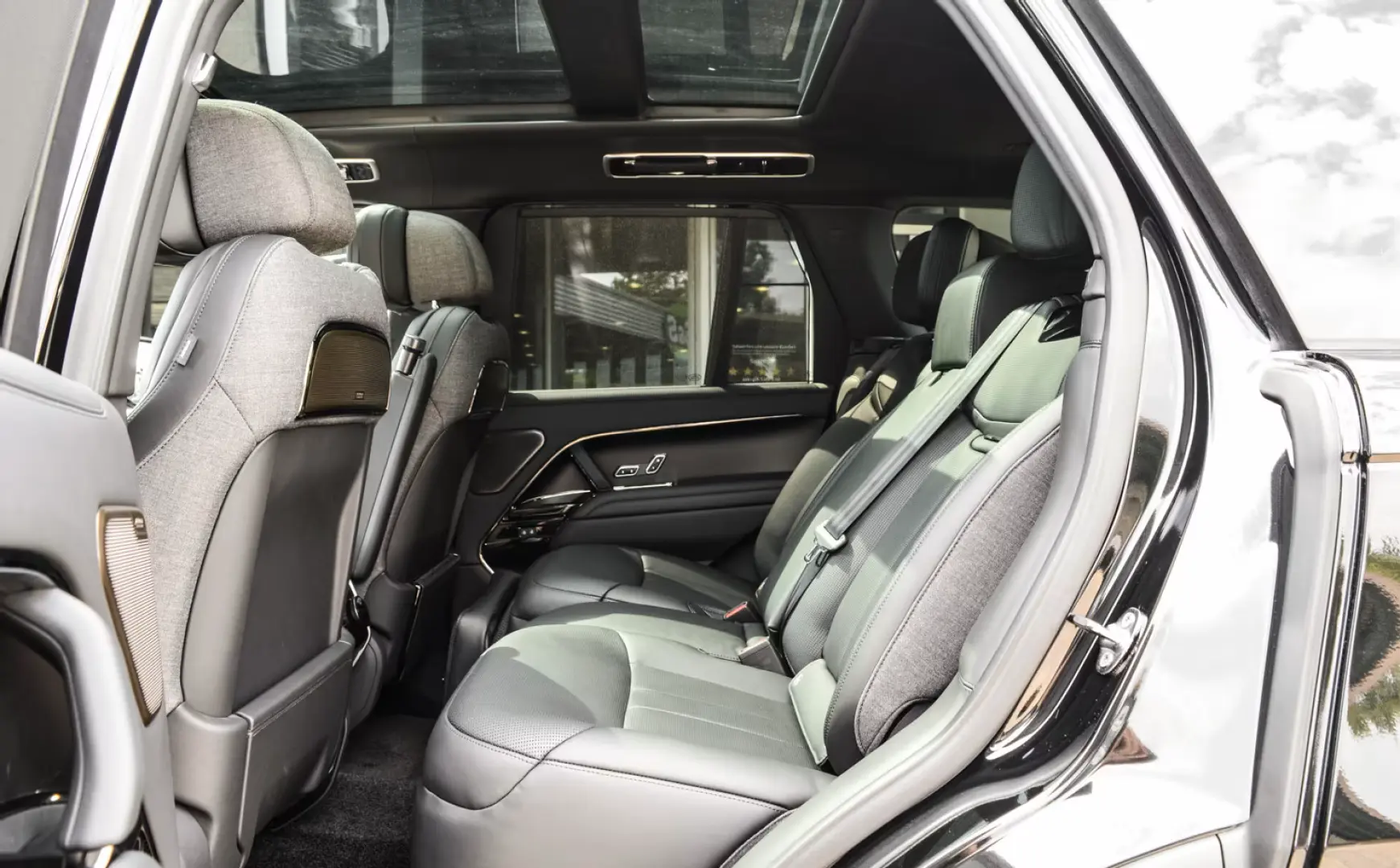 Land Rover Range Rover  SV   615 CP