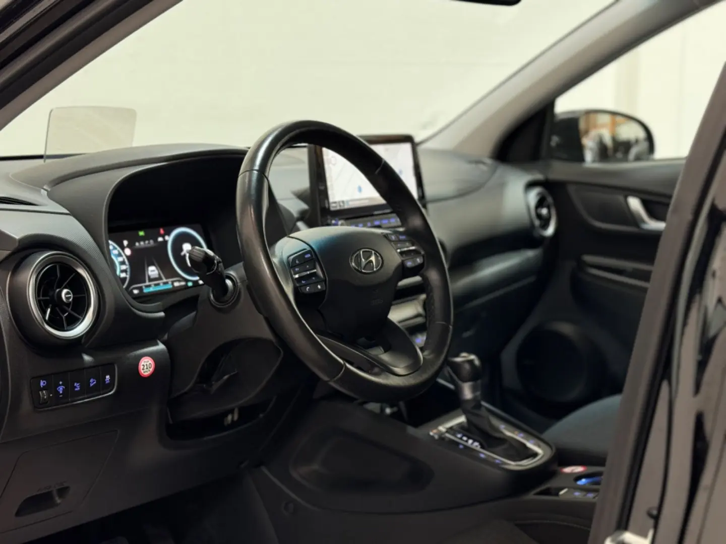 Kona Prime 2WD HUD KAMERA LED SHZ CARPLAY