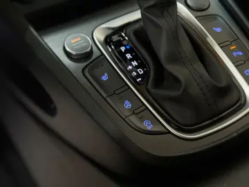 Kona Prime 2WD HUD KAMERA LED SHZ CARPLAY