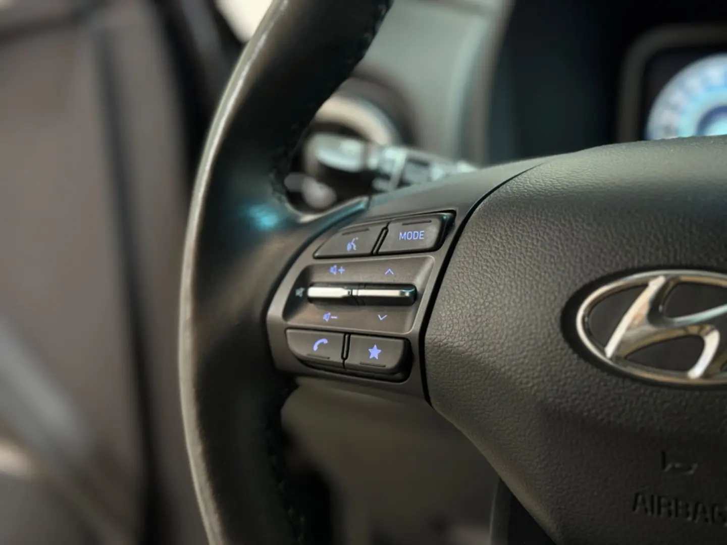 Kona Prime 2WD HUD KAMERA LED SHZ CARPLAY