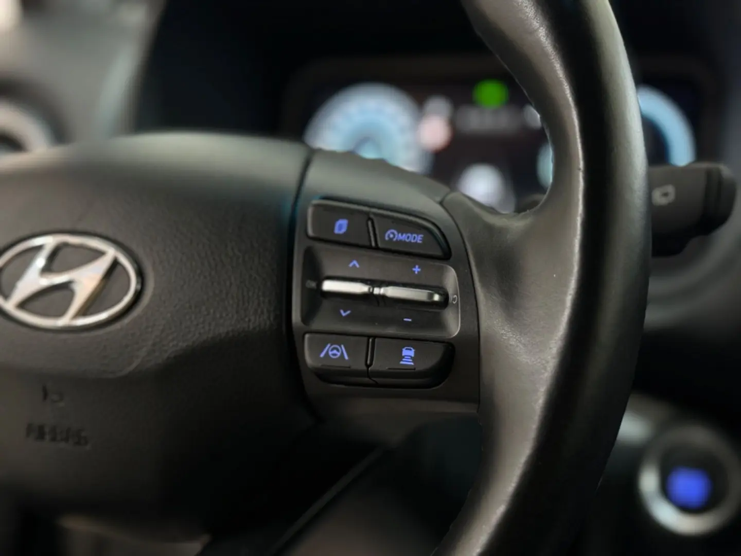 Kona Prime 2WD HUD KAMERA LED SHZ CARPLAY