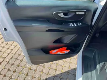 Vito 124 Tourer Pro ATM LED RFK 8 Sitzer
