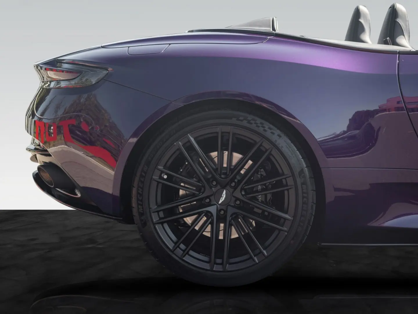 DB12 Volante   Storm Purple   Gloss Black Pack