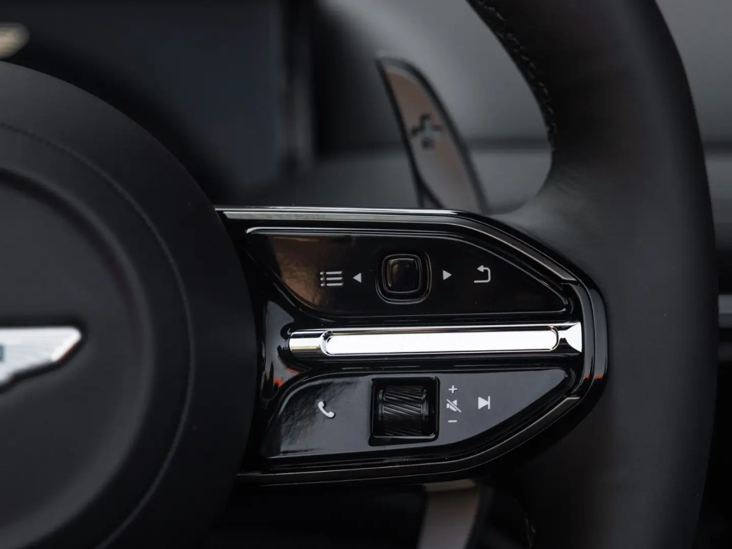 DB12 Volante   Storm Purple   Gloss Black Pack