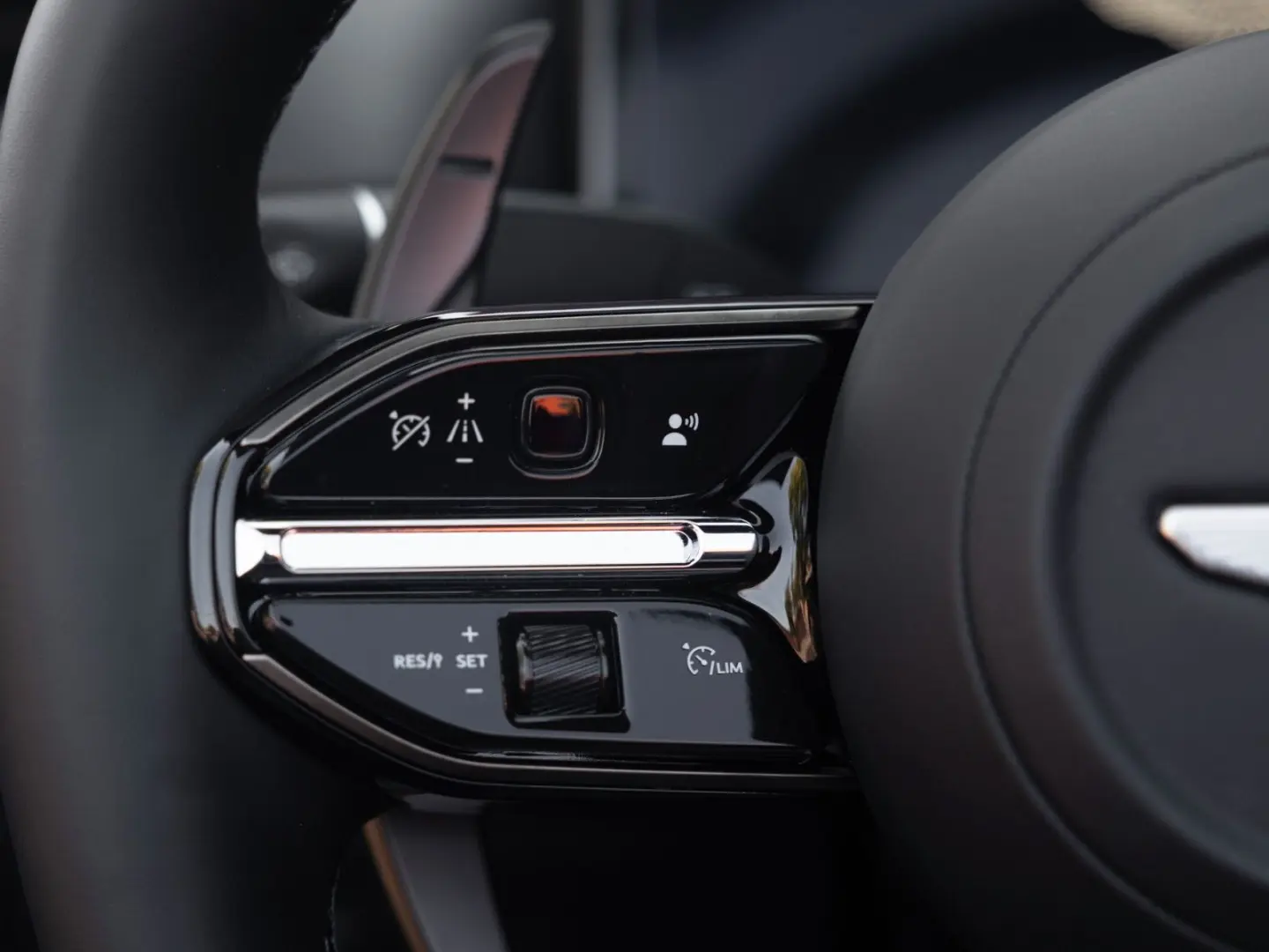 DB12 Volante   Storm Purple   Gloss Black Pack