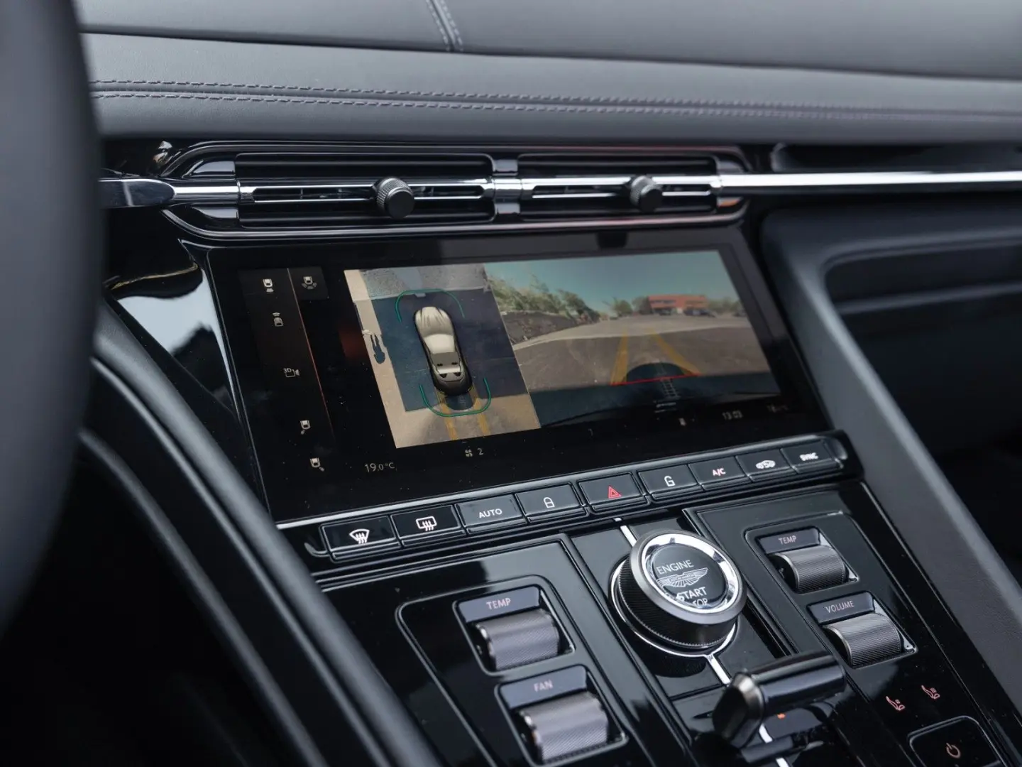 DB12 Volante   Storm Purple   Gloss Black Pack