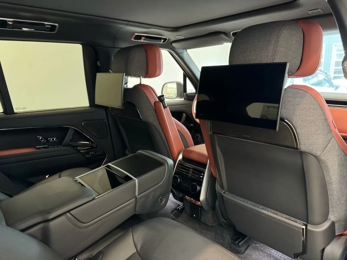 Land Rover Range Rover 4.4 P615 SWB SV