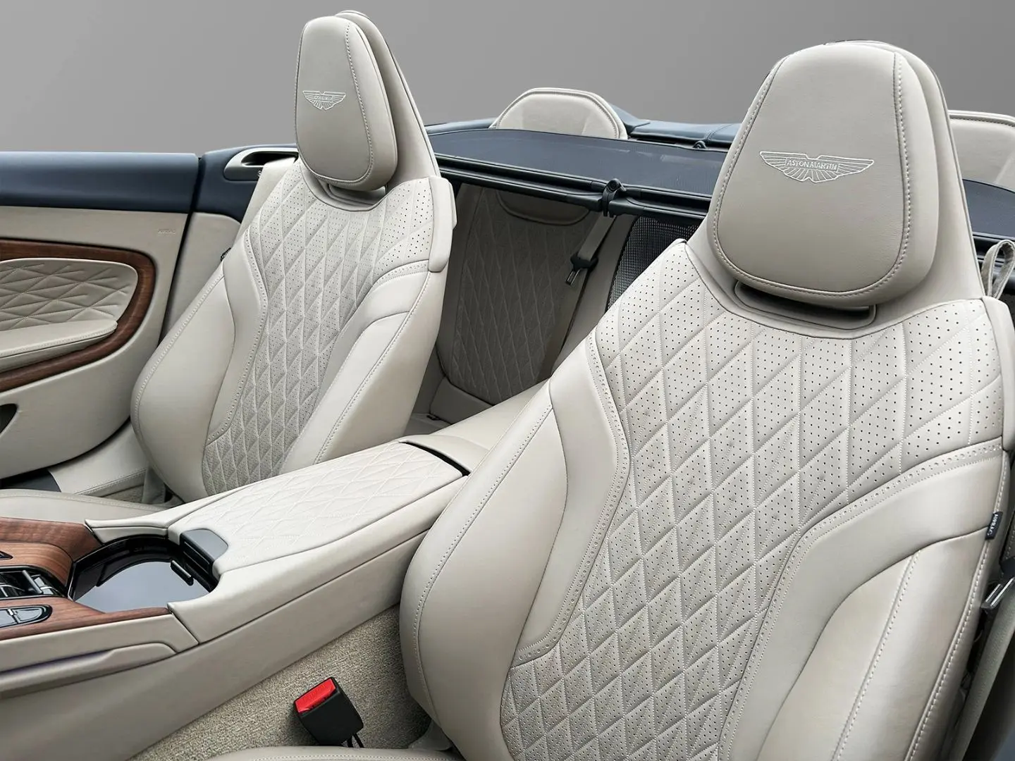 DB12 Volante Carribean Blue Pearl Carbonbremse