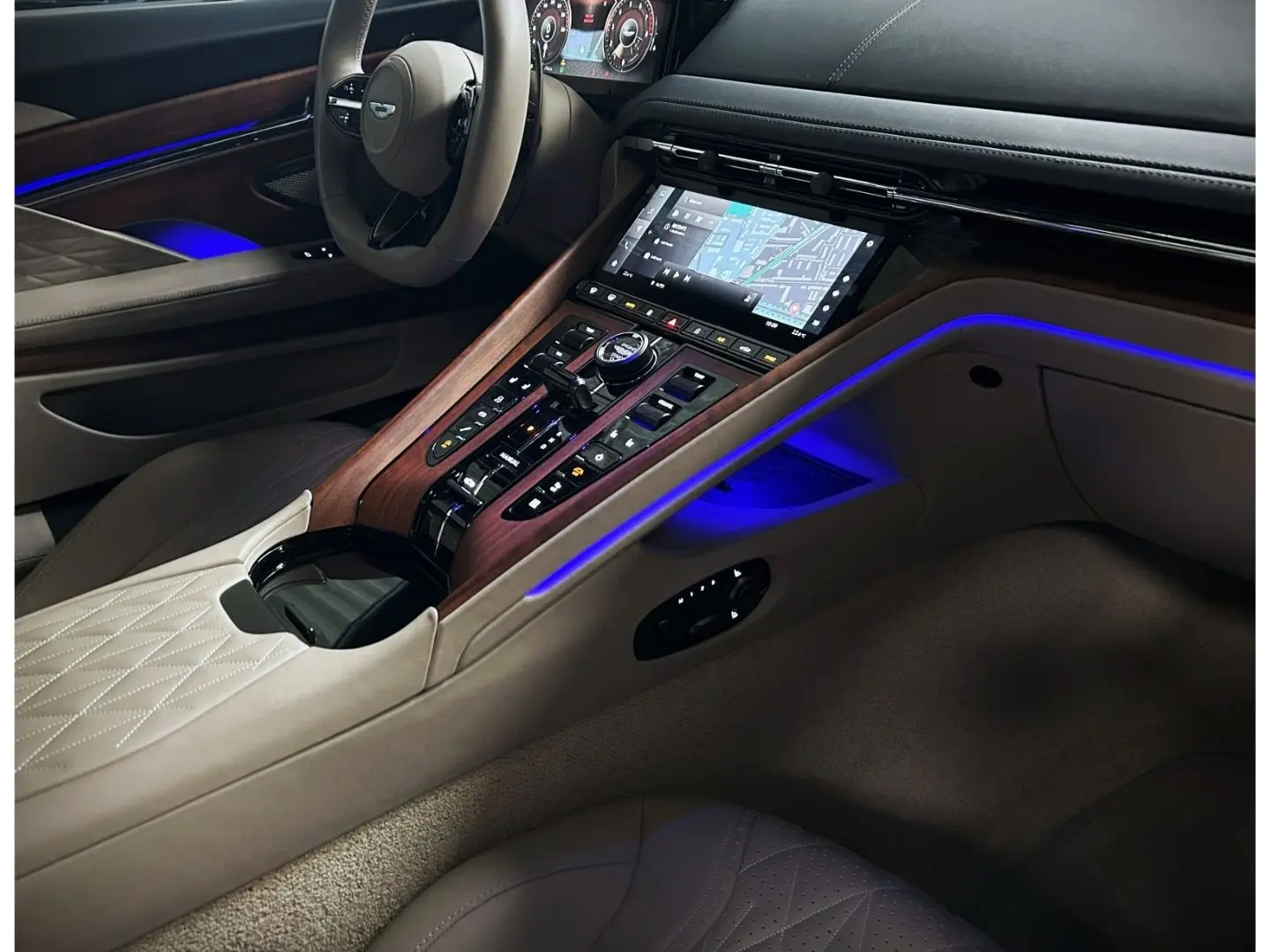 DB12 Volante Carribean Blue Pearl Carbonbremse