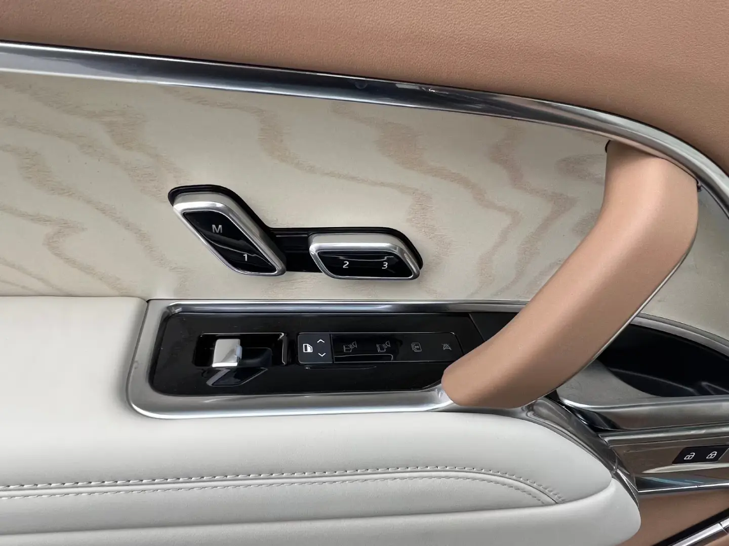 Land Rover Range Rover Bronz SV 615 CP