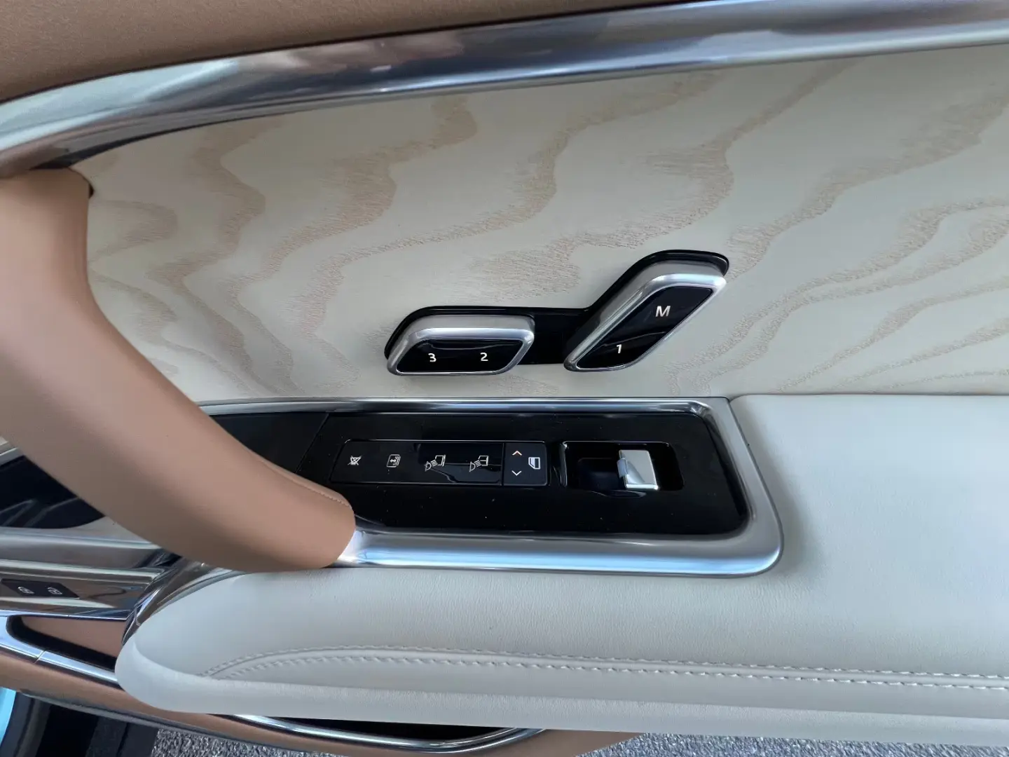 Land Rover Range Rover Bronz SV 615 CP