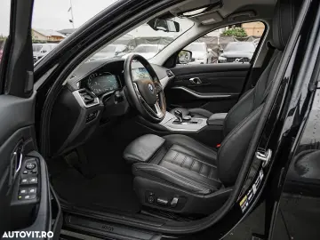 BMW Seria 3 330e Aut. Sport Line