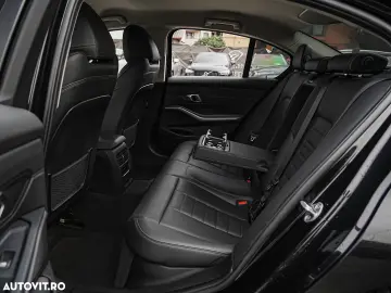 BMW Seria 3 330e Aut. Sport Line