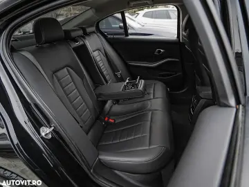 BMW Seria 3 330e Aut. Sport Line