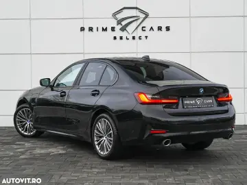 BMW Seria 3 330e Aut. Sport Line