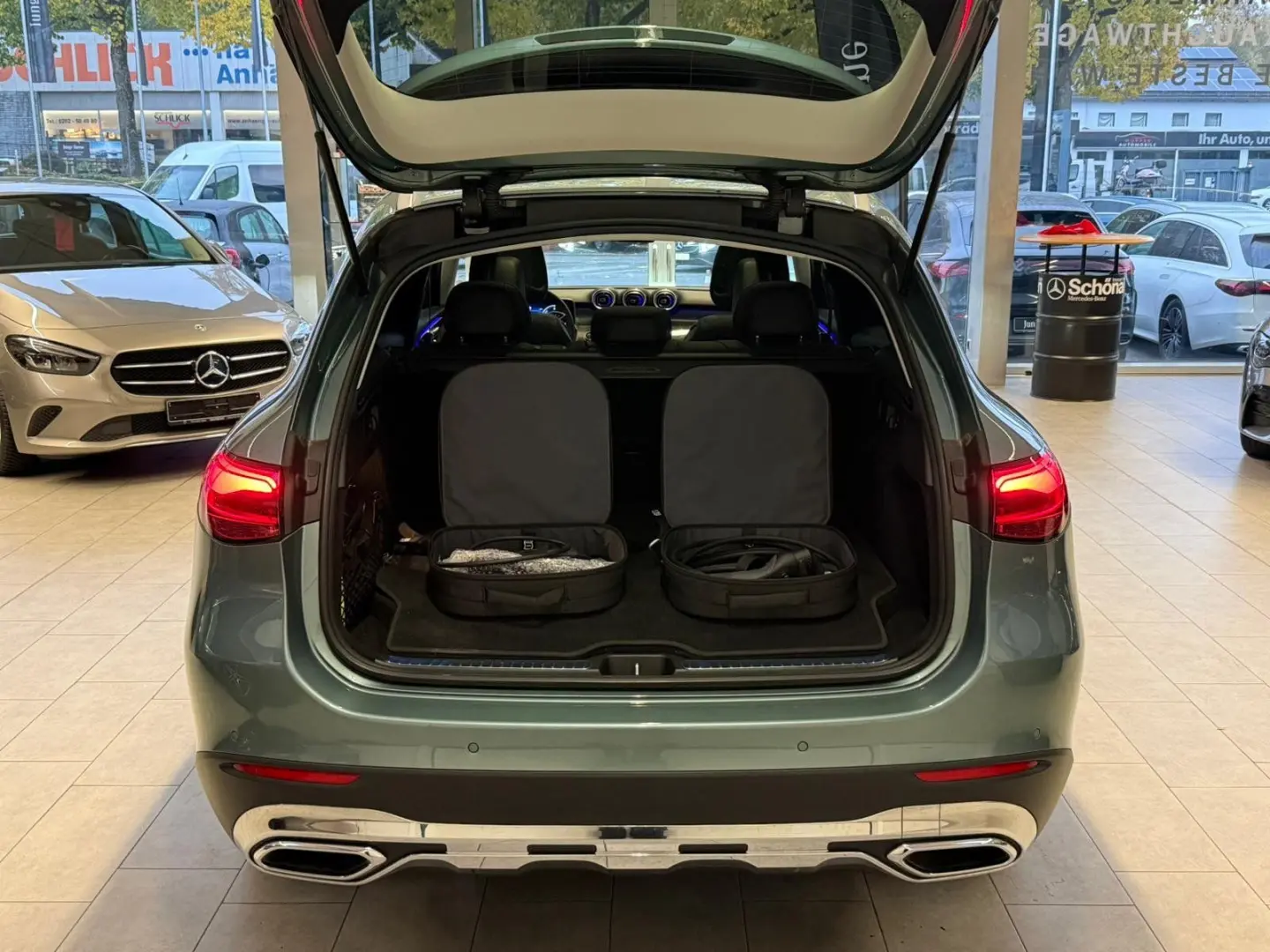 GLC 300 e 4M PANORAMA AHK MEMORY CARPLAY WINTER