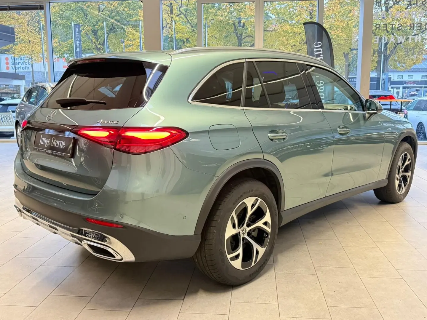 GLC 300 e 4M PANORAMA AHK MEMORY CARPLAY WINTER