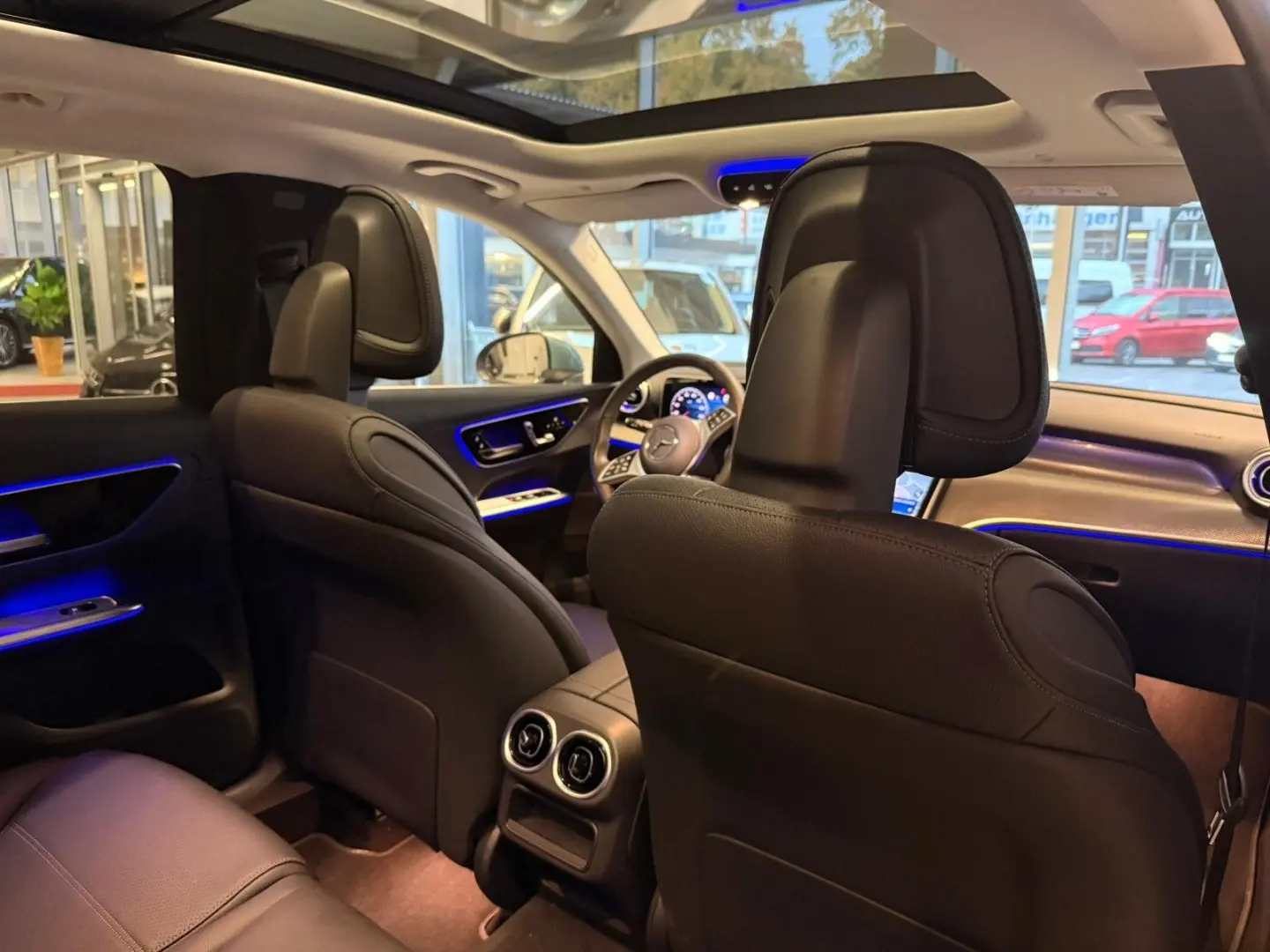 GLC 300 e 4M PANORAMA AHK MEMORY CARPLAY WINTER