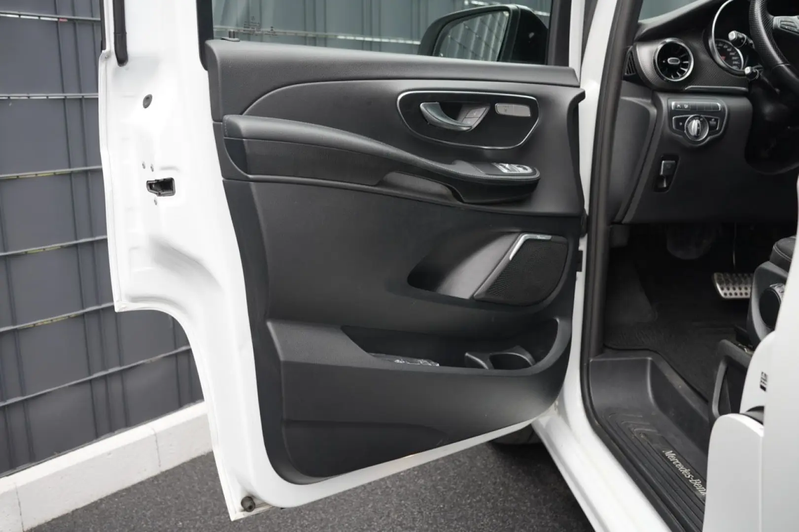 V 250 d AVANTGARDE  AMG BURMESTER 360  ACC