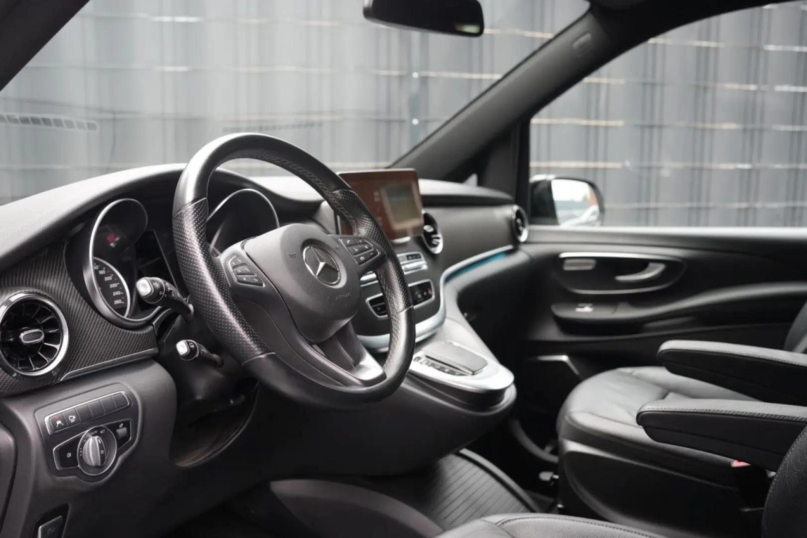 V 250 d AVANTGARDE  AMG BURMESTER 360  ACC