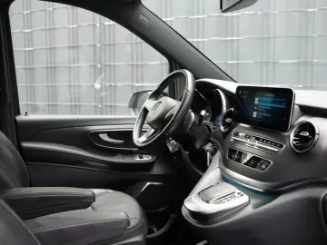 V 250 d AVANTGARDE  AMG BURMESTER 360  ACC