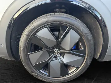 Touareg R 3.0 TSI eHybrid 4M  HeadUp Panodach AH