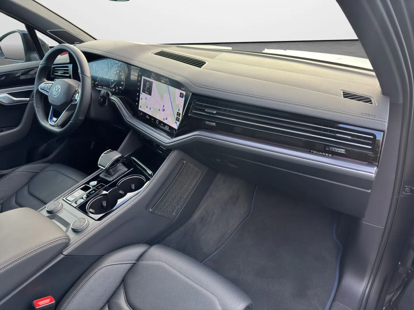 Touareg R 3.0 TSI eHybrid 4M  HeadUp Panodach AH