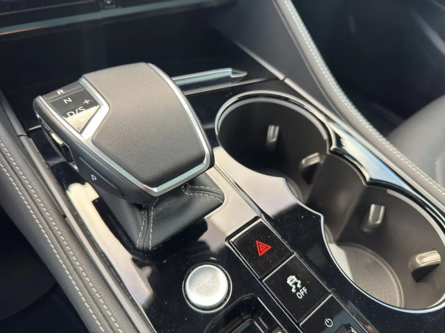 Touareg R 3.0 TSI eHybrid 4M  HeadUp Panodach AH