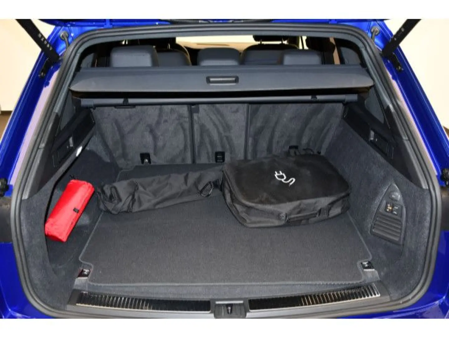 Touareg 3.0 TSI eHybrid Tiptronic  R  AHK Pano E