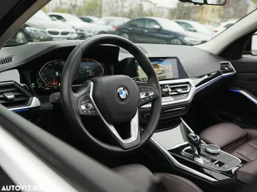BMW Seria 3 320i Aut. Sport Line