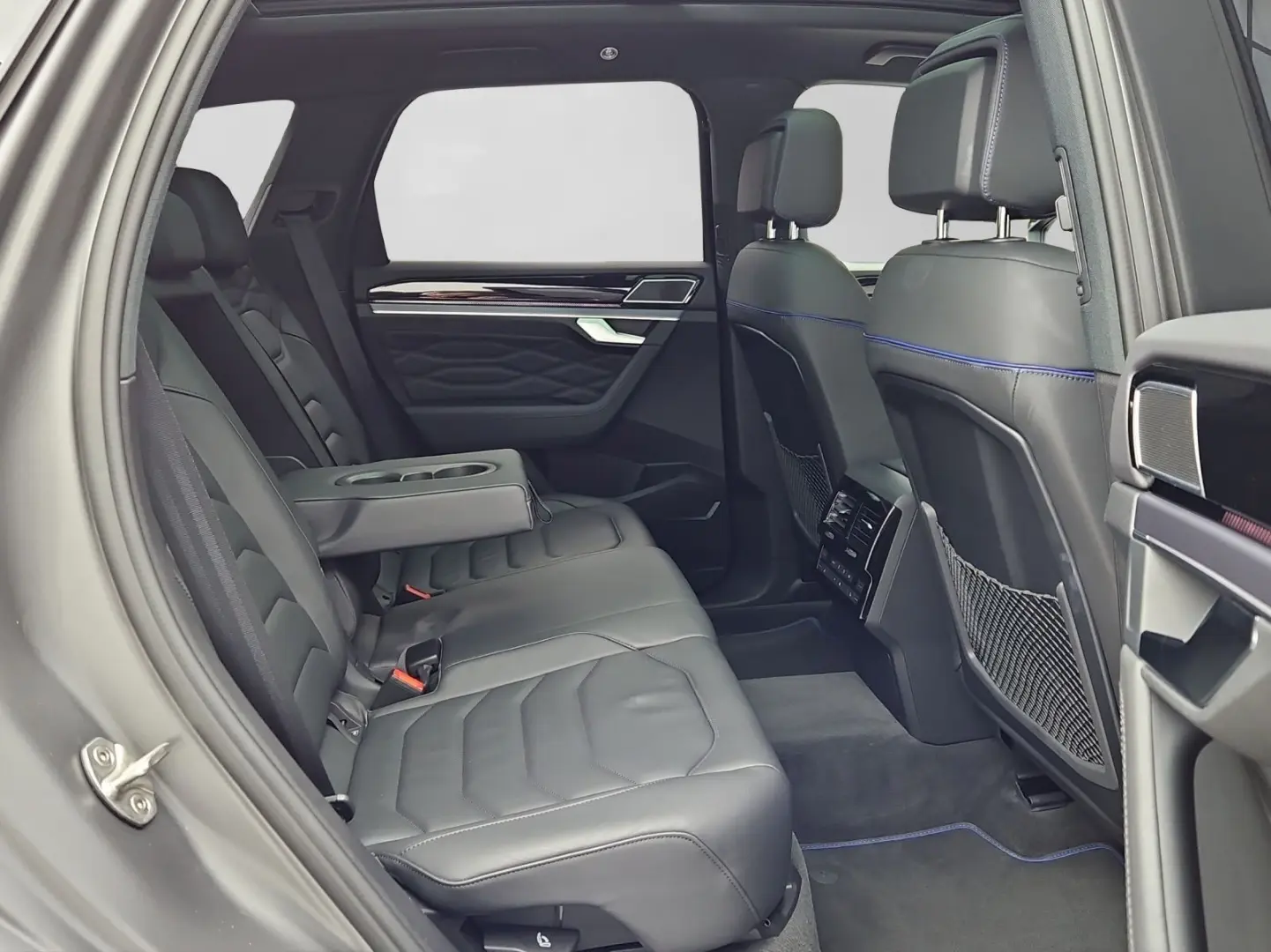 Touareg eHybrid R UPE120 MATT LM21 PANO LEDER DY