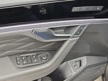 Touareg eHybrid R UPE120 MATT LM21 PANO LEDER DY