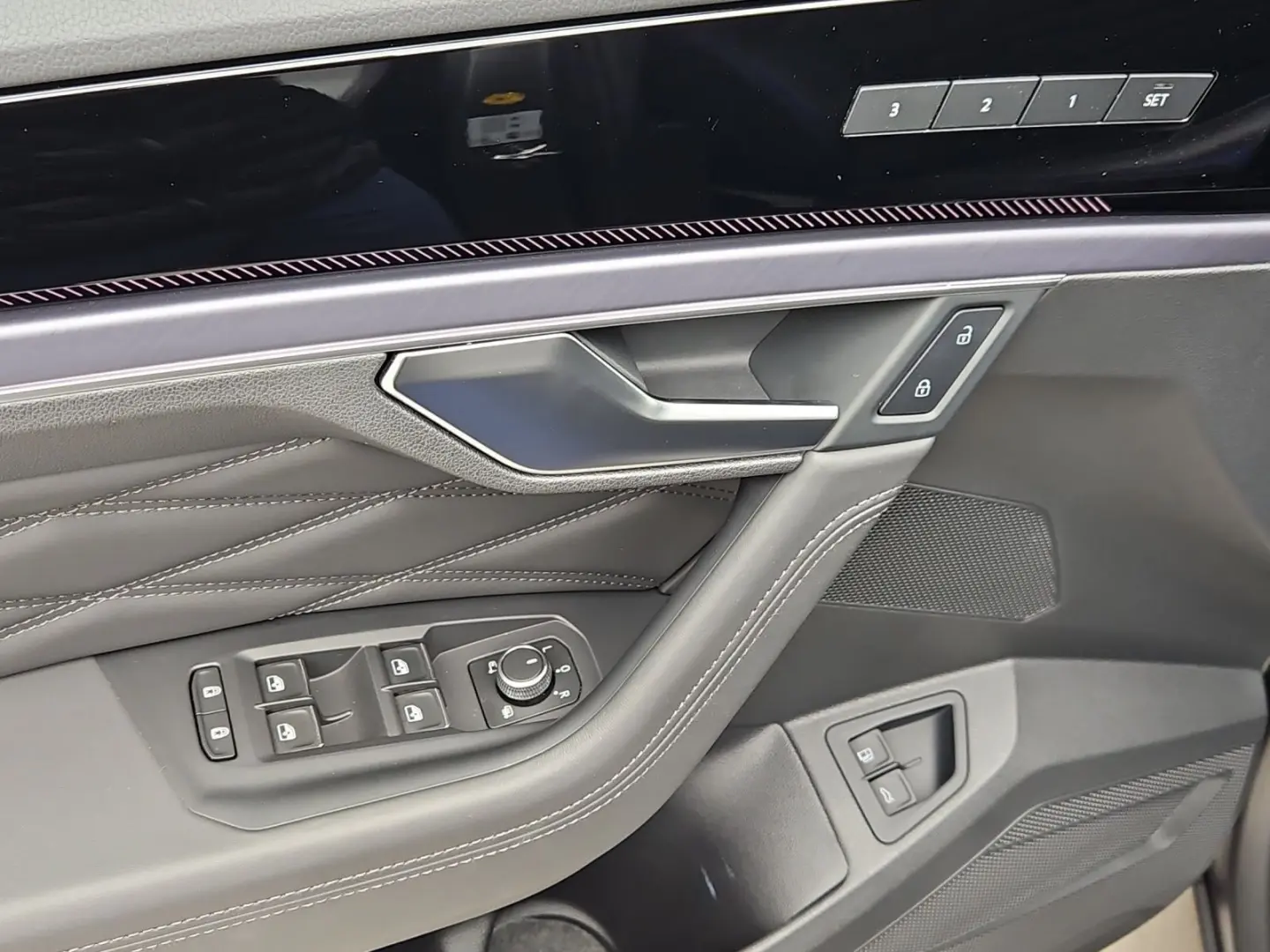 Touareg eHybrid R UPE120 MATT LM21 PANO LEDER DY