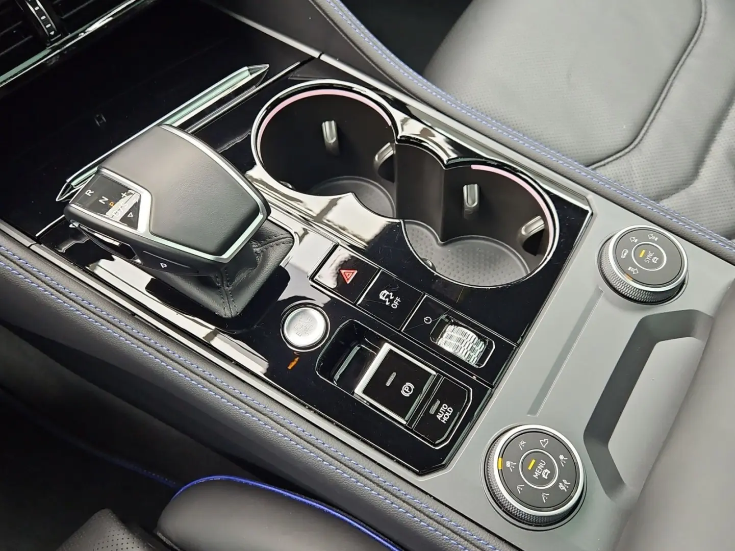 Touareg eHybrid R UPE120 MATT LM21 PANO LEDER DY