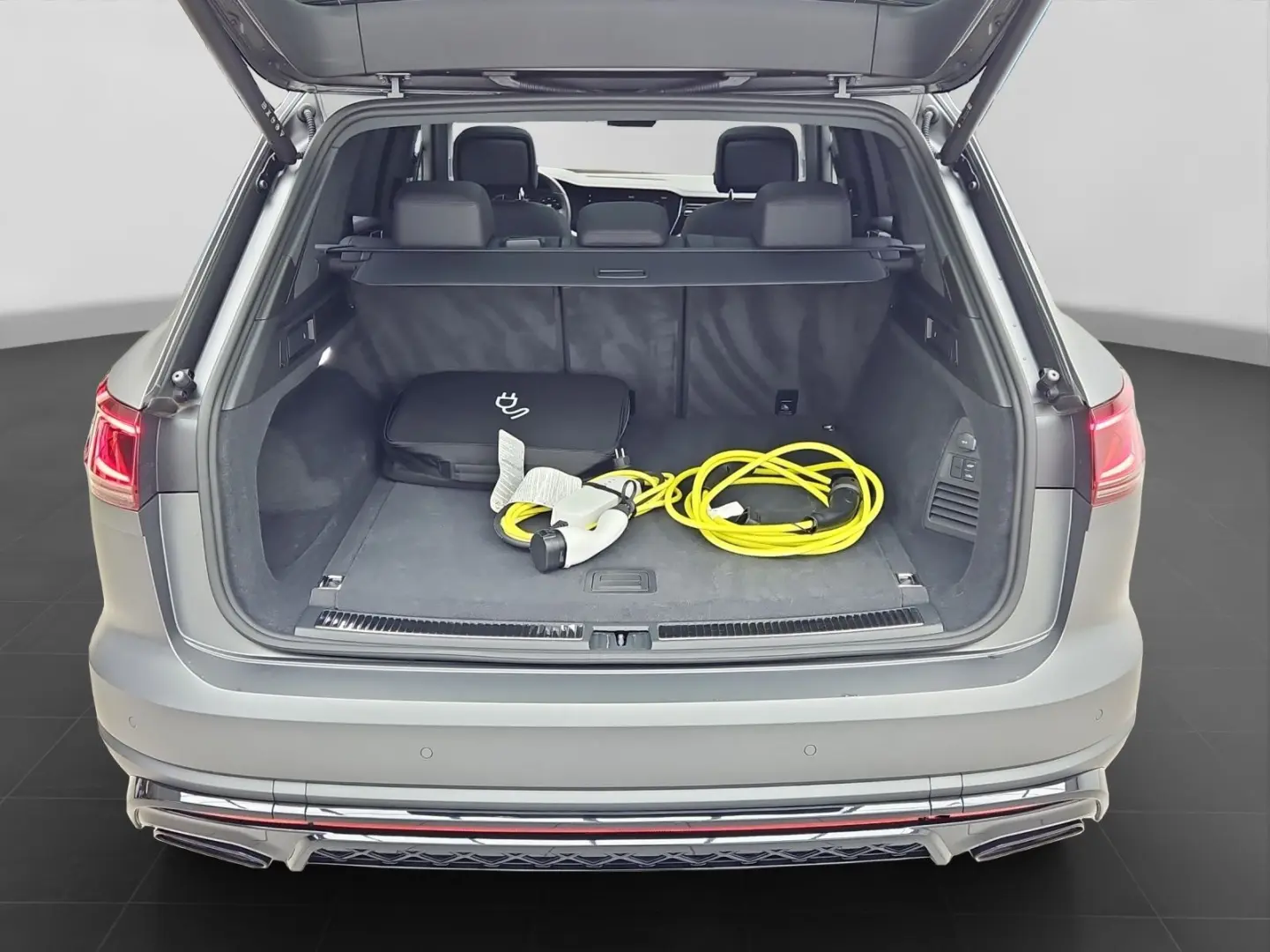 Touareg eHybrid R UPE120 MATT LM21 PANO LEDER DY