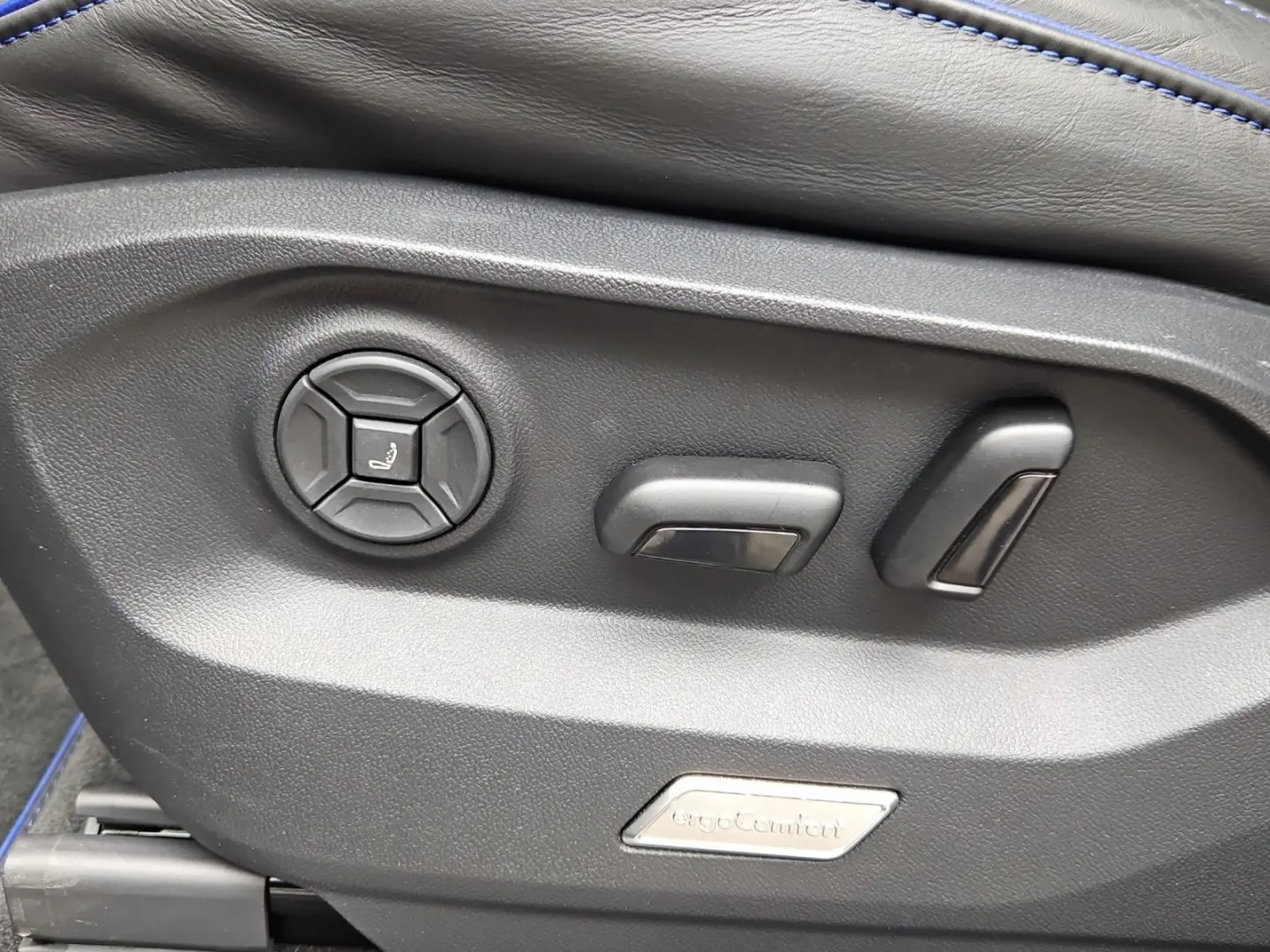 Touareg eHybrid R UPE120 MATT LM21 PANO LEDER DY