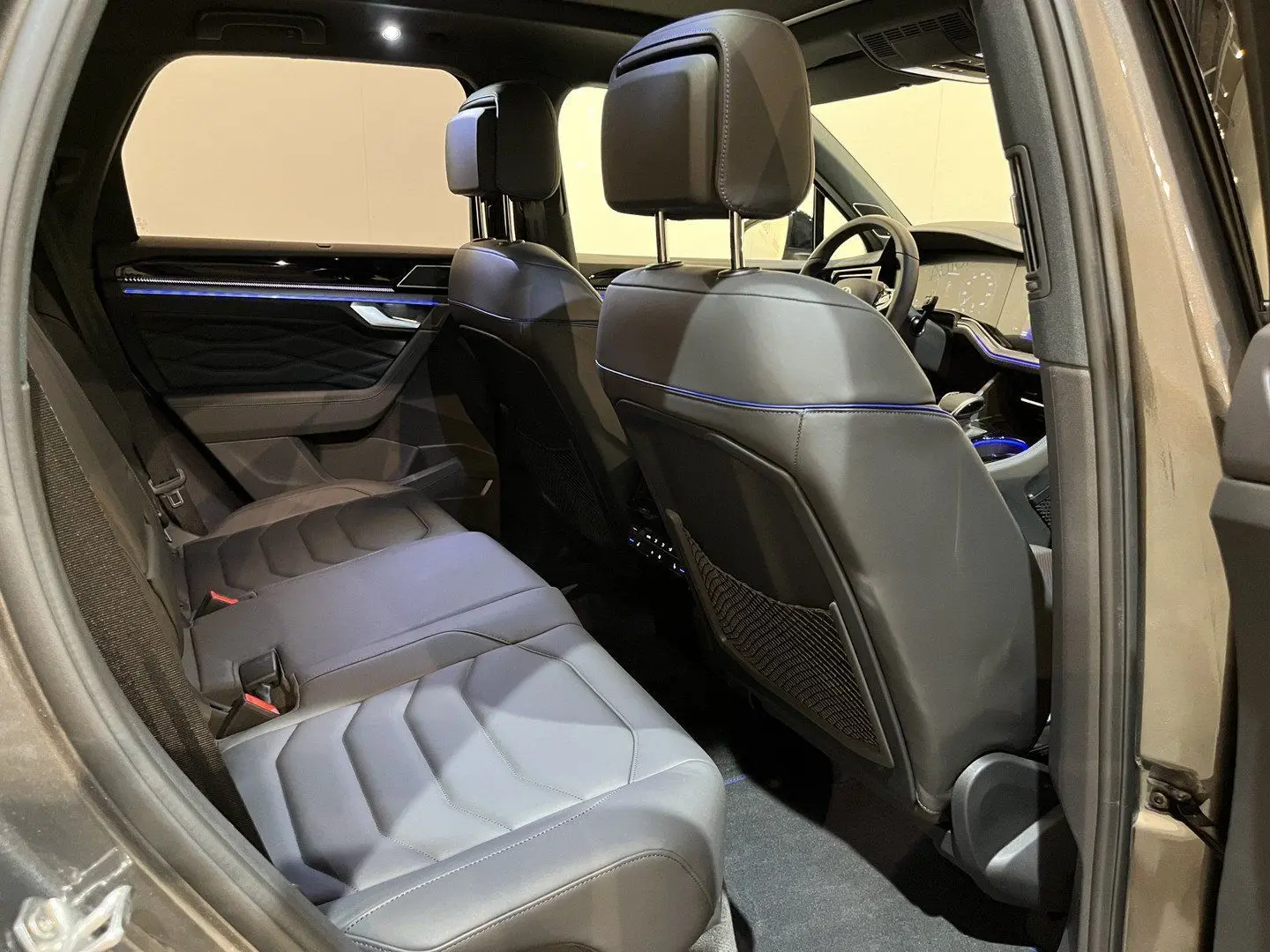 Touareg R 3.0 TSi 462 PK eHybrid 4MOTION voll-au