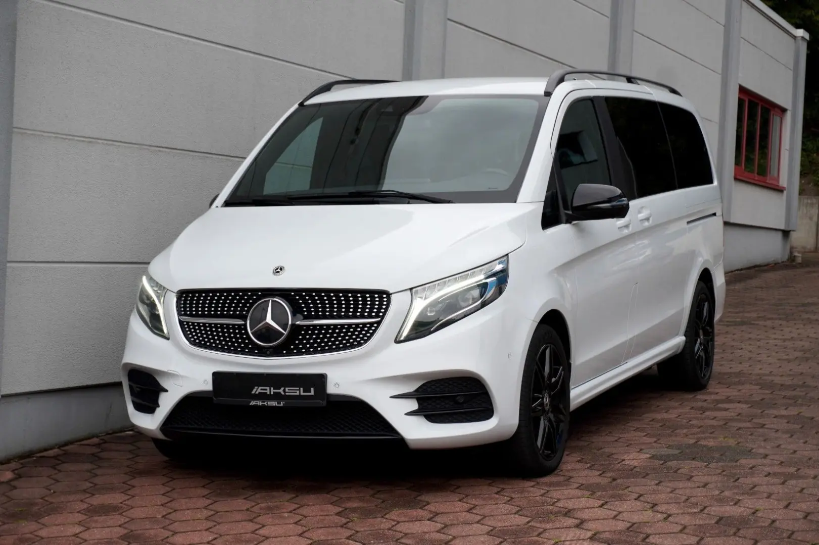 V 300d Edition  AMG NIGHT PANO MBUX AHK STHZ 360