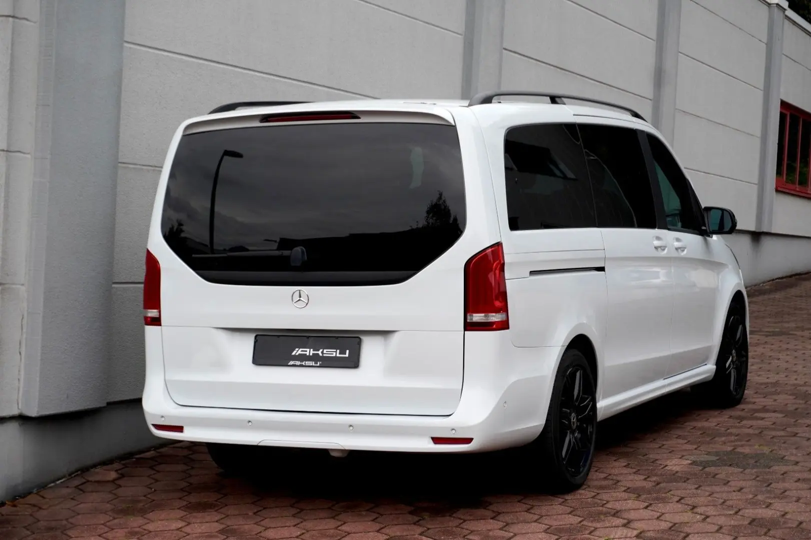 V 300d Edition  AMG NIGHT PANO MBUX AHK STHZ 360