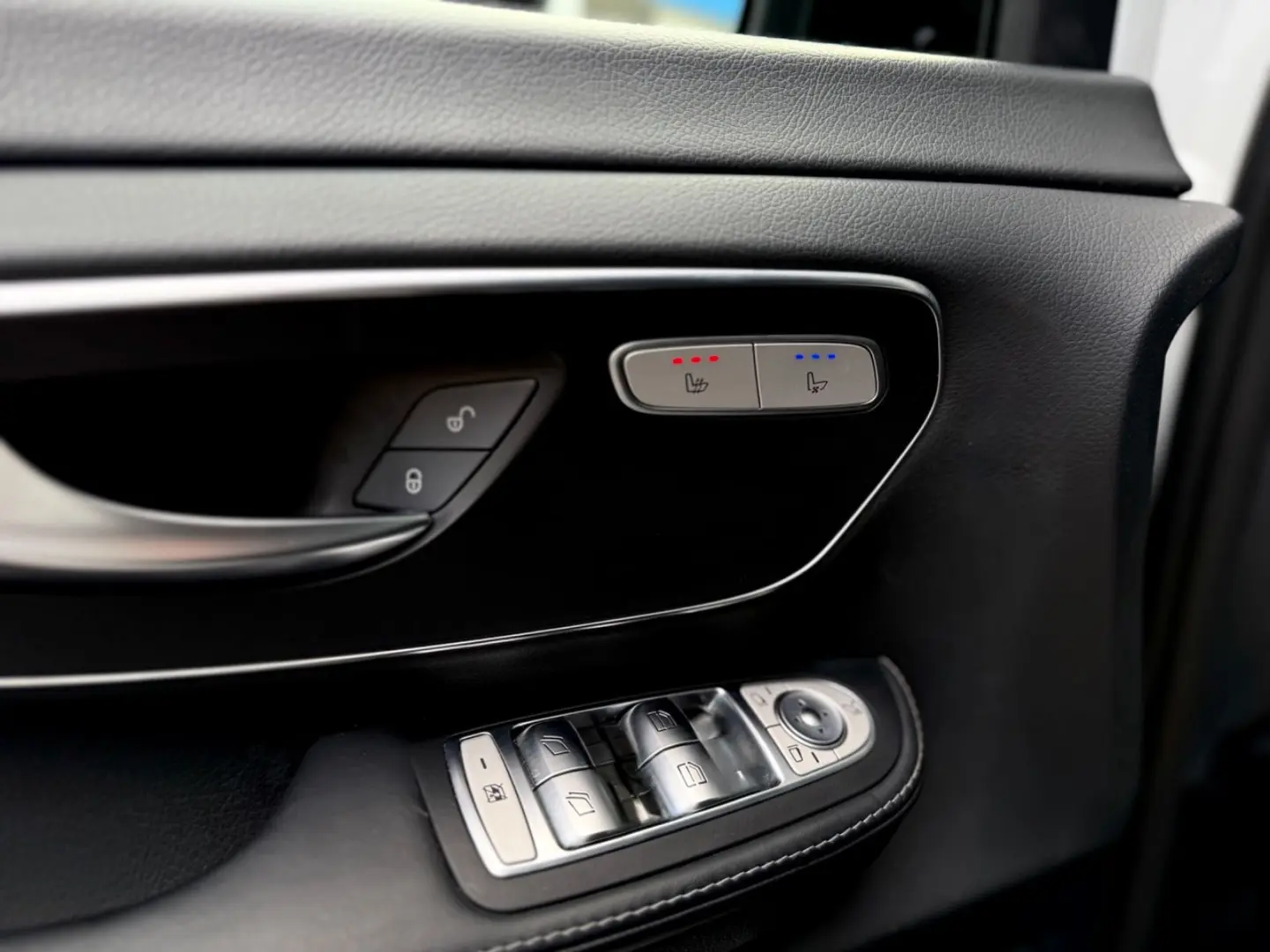 V 300d Edition  AMG NIGHT PANO MBUX AHK STHZ 360