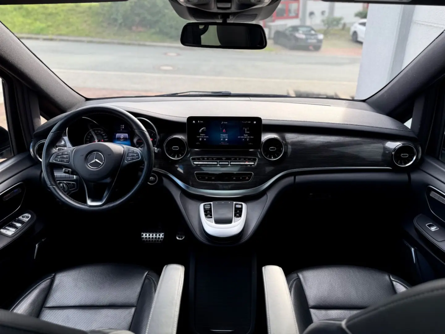 V 300d Edition  AMG NIGHT PANO MBUX AHK STHZ 360